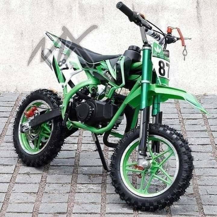 Enduro 87 (Category: Bicycles) located in Manila. Submitted by saguittarian06 (Listing ID 1231780826, Image 3). Description: 8400php ENDURO 87 (dual Pipe) for kids 49cc Engine displacement: single cylinder, two stroke Ignition mode: pull start (pull rope rebound start) Tire size: 12 x 2.75 front and rear Fuel tank capacity: 1.5 liters Gasoline/motor oil: 25-30:1 Braking method: front and rear disc brakes Transmission mode: sprocket transmission H