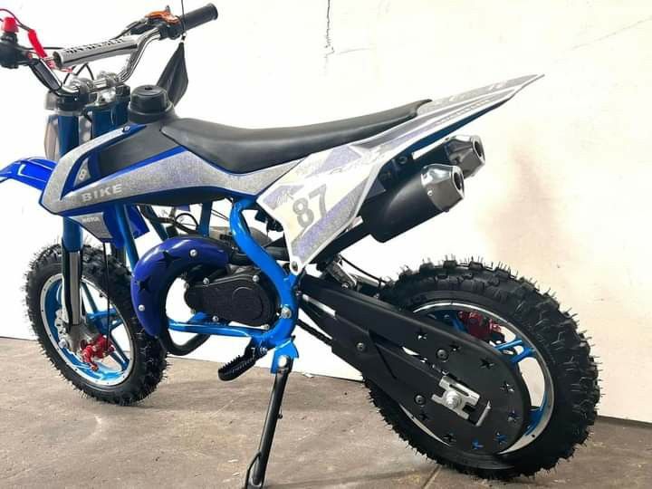 Enduro 87 (Category: Bicycles) located in Manila. Submitted by saguittarian06 (Listing ID 1231780826, Image 2). Description: 8400php ENDURO 87 (dual Pipe) for kids 49cc Engine displacement: single cylinder, two stroke Ignition mode: pull start (pull rope rebound start) Tire size: 12 x 2.75 front and rear Fuel tank capacity: 1.5 liters Gasoline/motor oil: 25-30:1 Braking method: front and rear disc brakes Transmission mode: sprocket transmission H