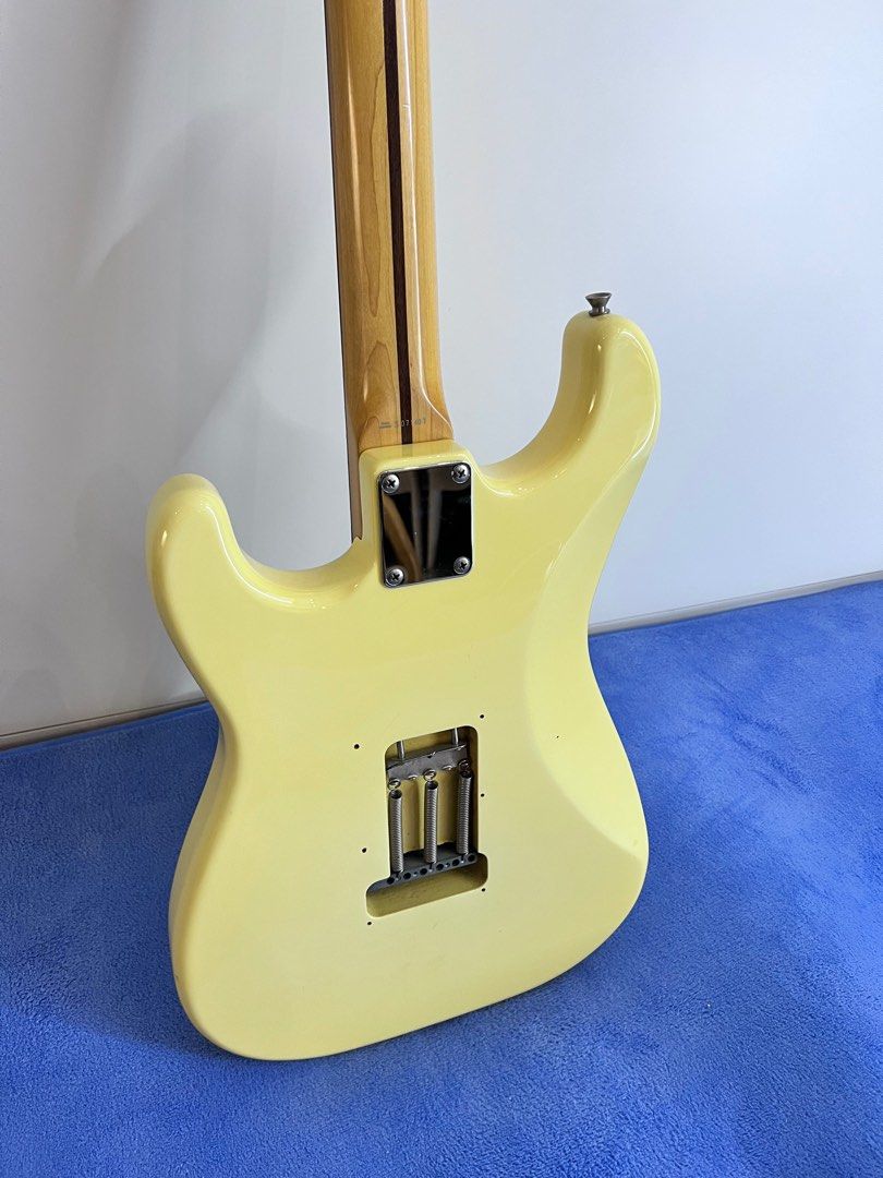 Fender Made in Japan st52 cream yellow st-52 Stratocaster guitar