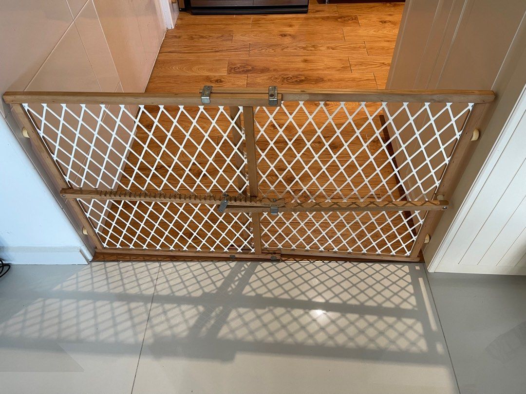 First Years Safety Gate, Babies & Kids, Baby Nursery & Kids Furniture
