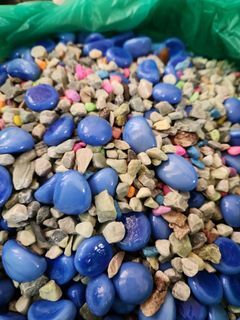 Fish tank pebbles and aquarium accessories