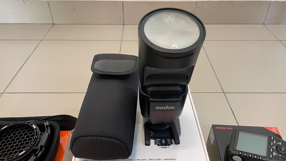 Godox V1C, XProC Trigger & Light Modifier Kit, Photography, Photography