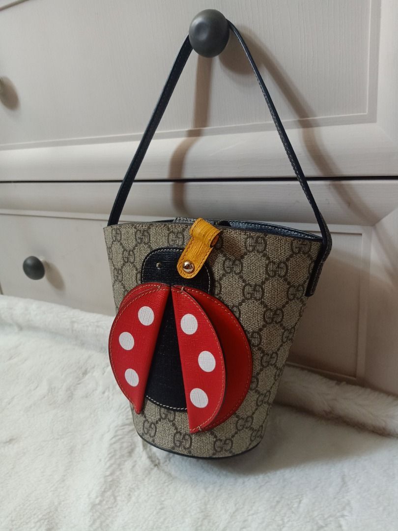 Gucci Supreme Hand Bag (Category: Luxury Bags & Wallets) located in Manila. Submitted by LuxuryGoodiesPh (Listing ID 1231646233, Image 1). Description: Gucci Supreme Bee Hand Bag Monogram Like new condition Authentic 💯 No Inclusion.