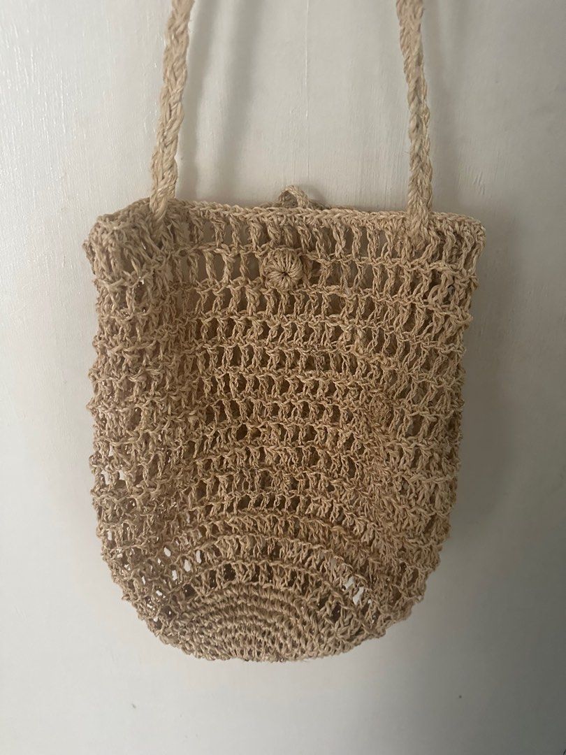 Handwoven Native Bag (Category: Shoulder Bags) located in Makati City. Submitted by heryet (Listing ID 1231611344, Image 1). Description: Handwoven made in Albay New Got it as gift Not using Good for summer outing and #OOTD.