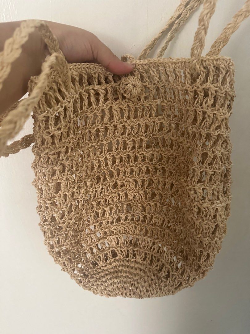 Handwoven Native Bag (Category: Shoulder Bags) located in Makati City. Submitted by heryet (Listing ID 1231611344, Image 2). Description: Handwoven made in Albay New Got it as gift Not using Good for summer outing and #OOTD.