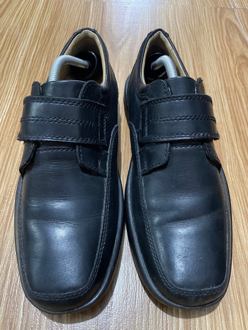 Henley comfort shoes top