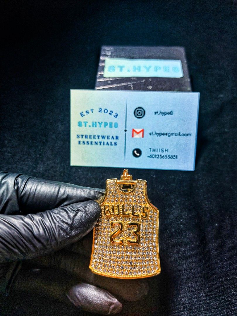 Iced out chicago best sale bulls chain