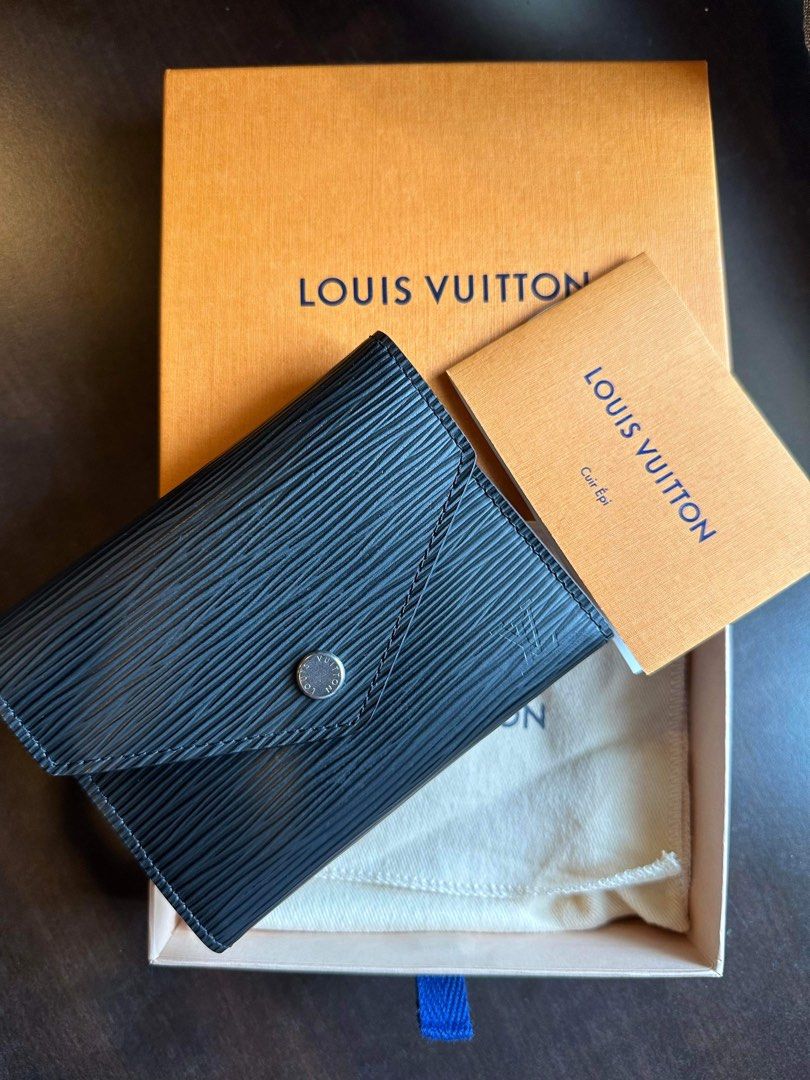 LOUIS VUITTON Blue Epi Snap Small Wallet