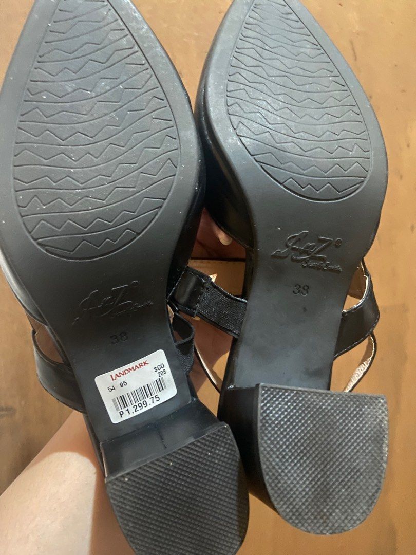 2 inch black hotsell closed toe heels