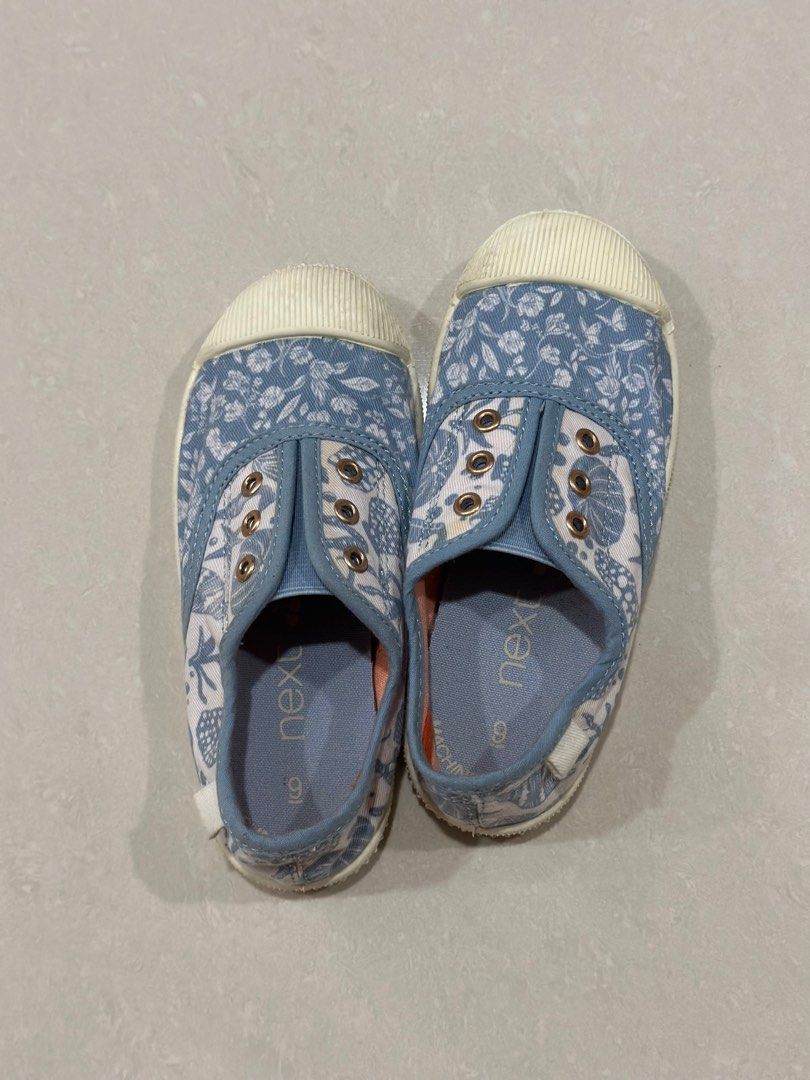 Next canvas pumps online