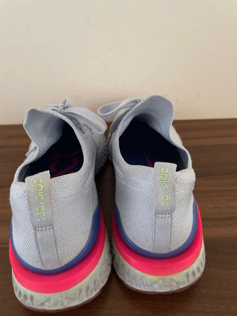 Nike epic react 2 vs 1 outlet