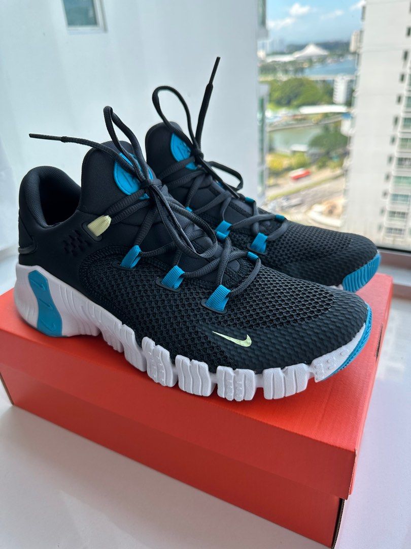 Nike sales free building