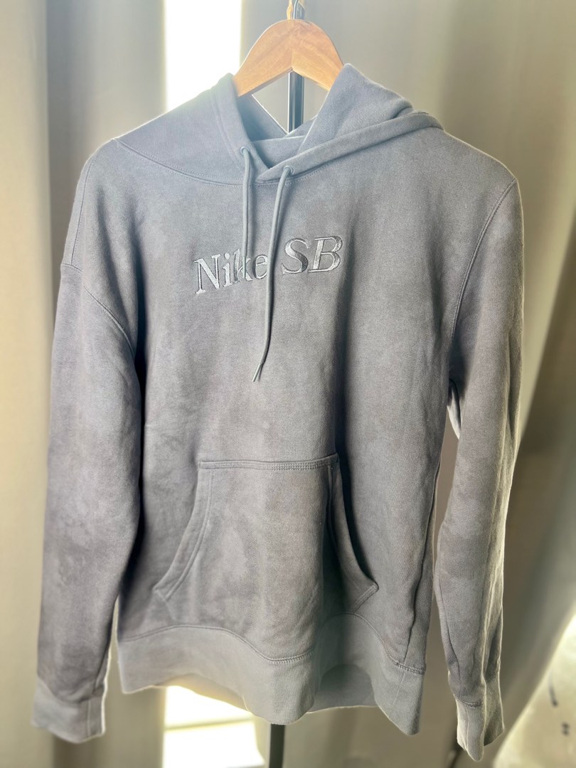 NIKE SB HOODIE EMBROIDERED LOGO UNISEX MEDIUM, Men's Fashion, Coats