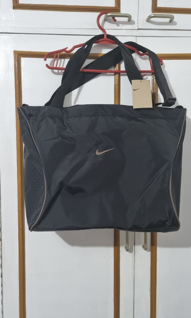 Nike Sportswear Essentials Tote Bag (26L). Nike IN