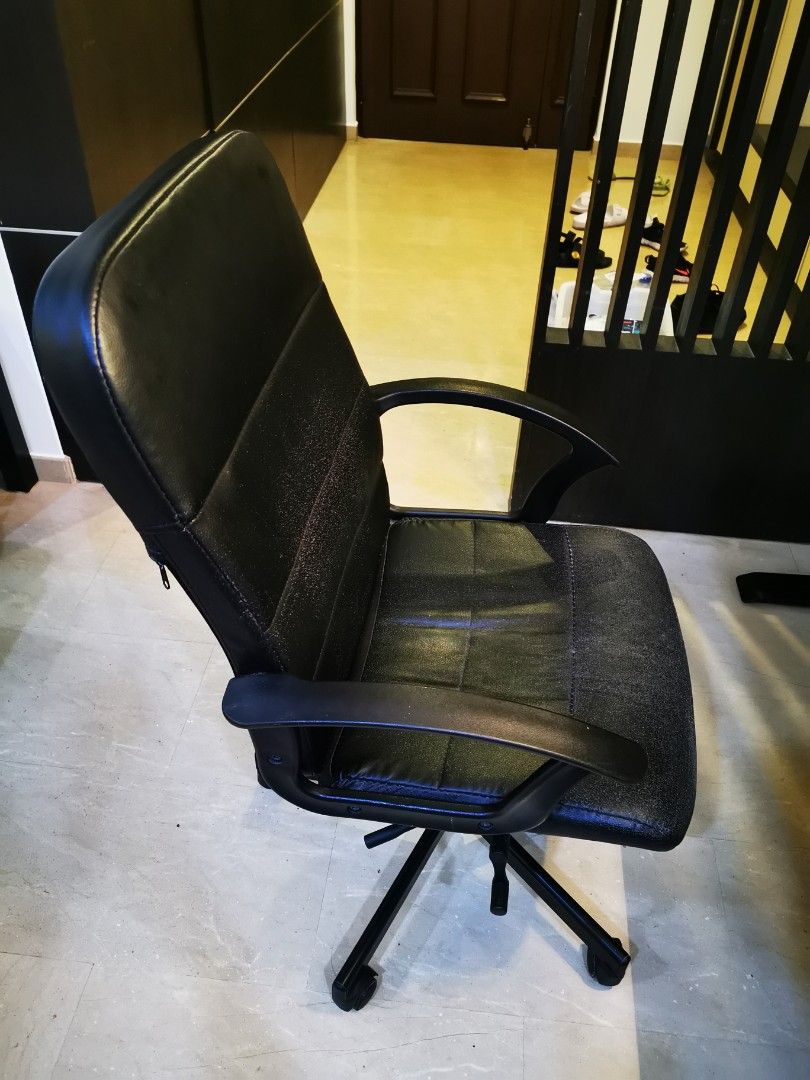 Office chair, working chair, sitting chair, Furniture & Home Living