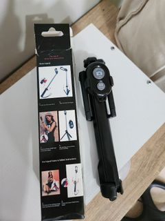 Phone Tripod & Selfie Stick with BT clicker (box included)