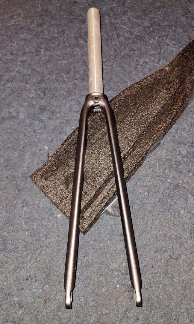 Brand new! Pizz Allu fixed gear fork T1 model (Category: Bicycles) located in Taguig. Submitted by andreip05 (Listing ID 1231760288, Image 1). Description: Brand new Pizz T1 alloy fork came from my T1 frame. Uncut steerer tube pa, has not ever been fitted with a wheel ever(used another fork from day 1). Grey matte colorway. perfect for completing your solid fixed gear project. for pickup in nuvali. just message me here or at 09171362016.