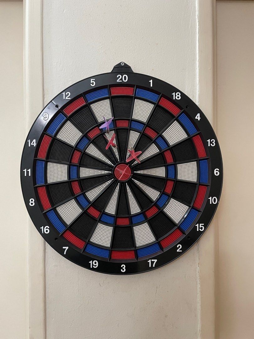 Premium Dart Board with 4 Darts, Hobbies & Toys, Toys & Games on Carousell