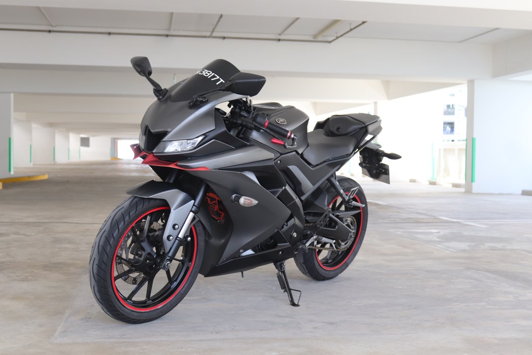 R15 v3 top matt black