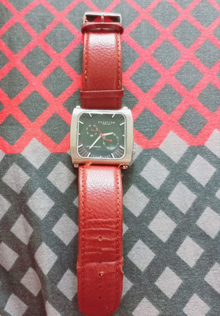 Reaction Watch (Category: Women's Watches) located in San Juan City. Submitted by blesi (Listing ID 1231646658, Image 3). Description: Very good condition Leather Replaceable Needs battery.