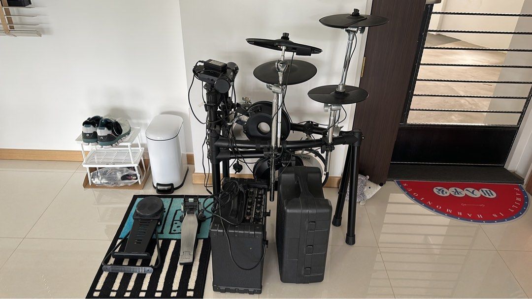 Roland TD4 drum + Cube 30 amp + Iron Cobra double kick, Hobbies & Toys