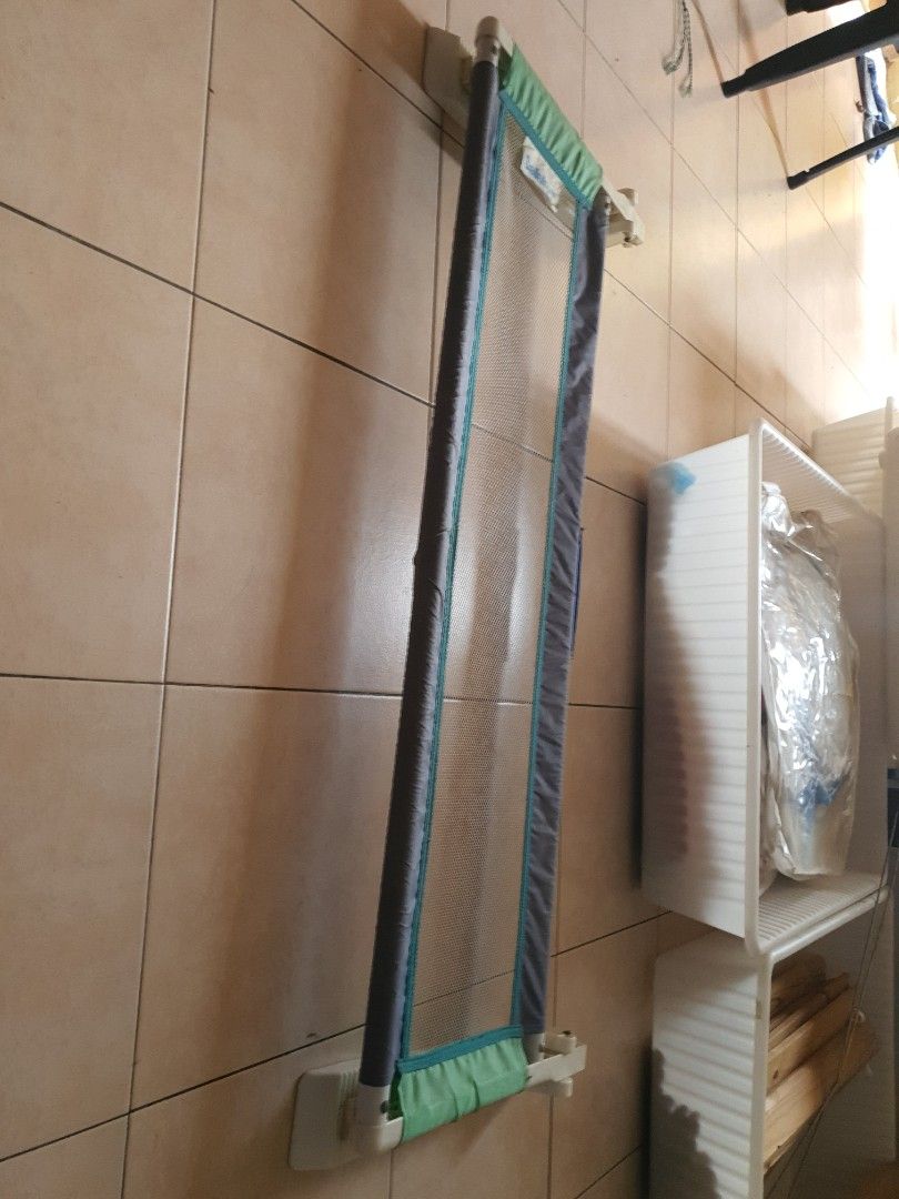 Safety 1st bed rail, Babies & Kids, Baby Nursery & Kids Furniture