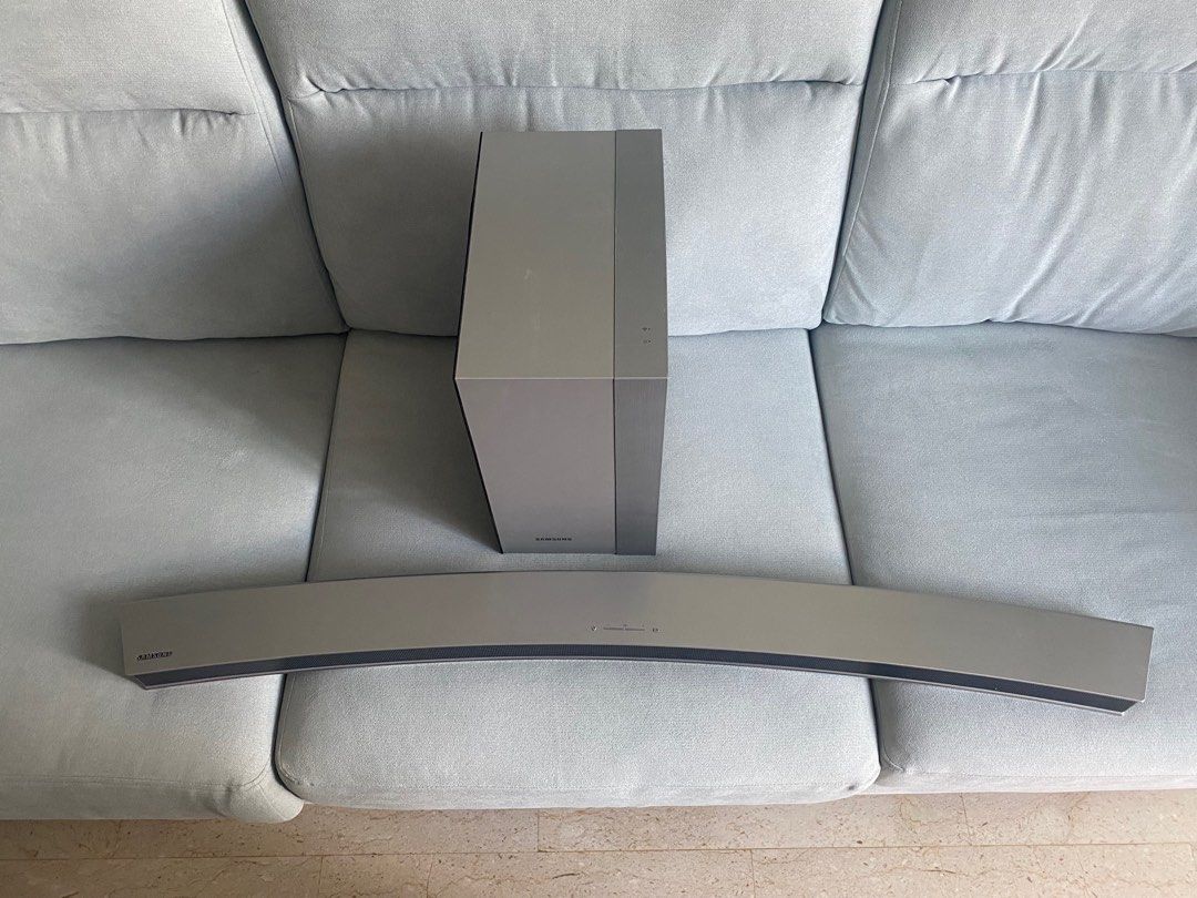 Samsung Soundbar + Subwoofer curve , Bluetooth and cable, Audio