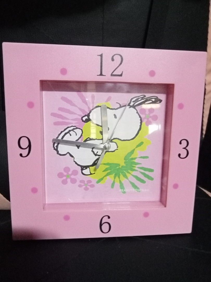 Snoopy clock as is (Category: Clocks) located in Muntinlupa City. Submitted by periwinklefairy23 (Listing ID 1231634122, Image 1). Description: .
