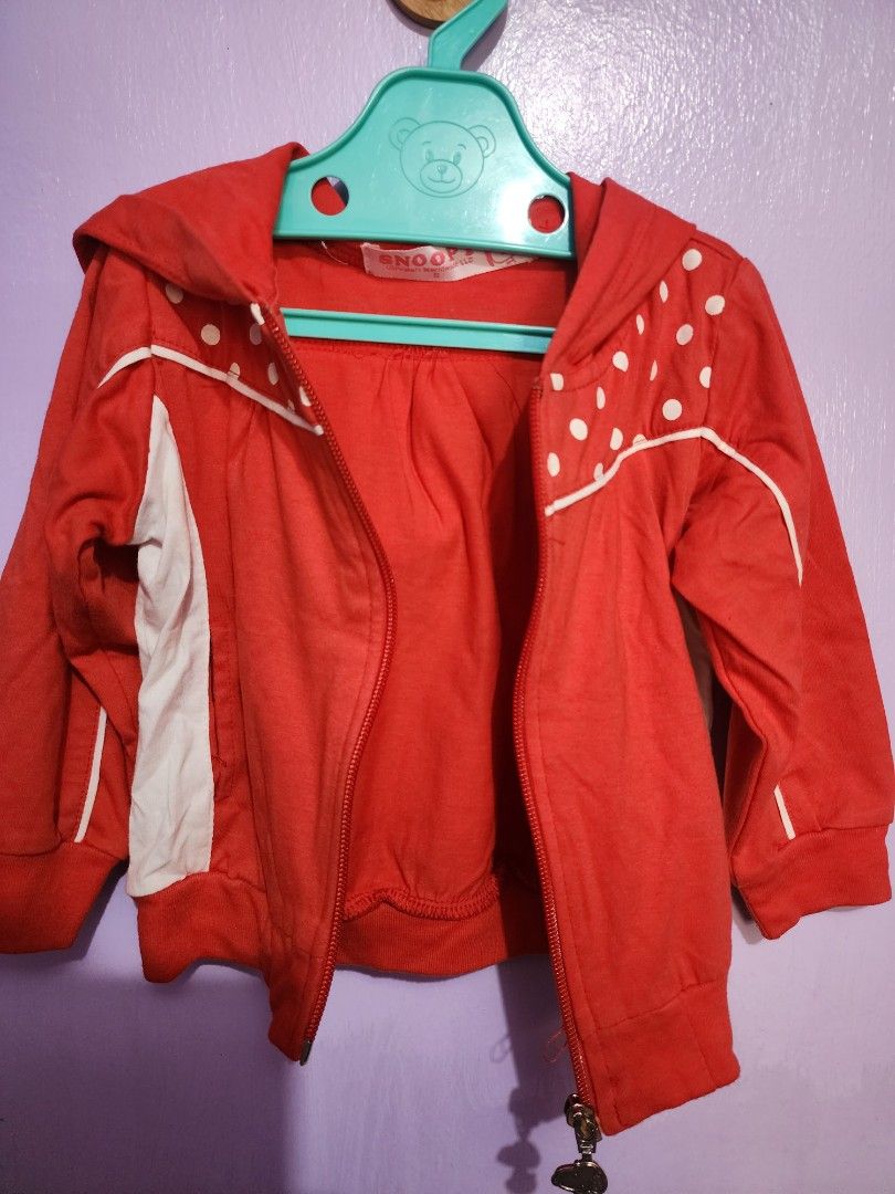 Snoopy Hoodie Jacket for Kids Small (Category: Babies & Kids Fashion) located in Manila. Submitted by zoemarga (Listing ID 1231681038, Image 3). Description: .