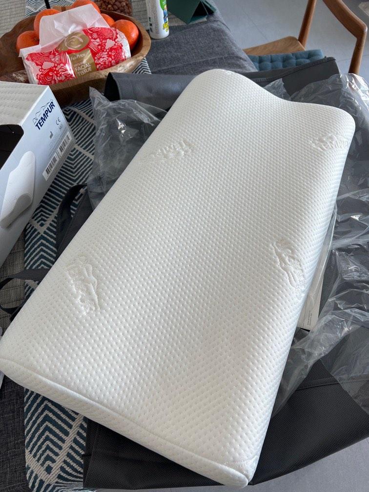 TEMPUR ORIGINAL PILLOW (QUEEN L), Furniture & Home Living, Bedding