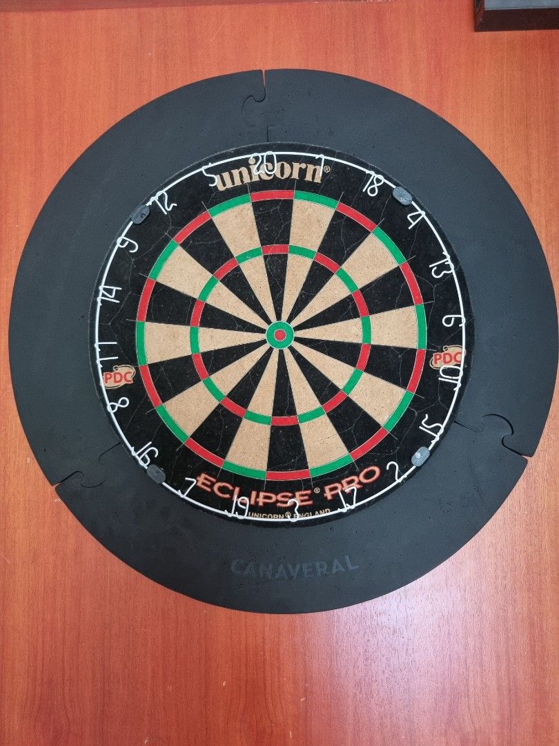 Unicorn dart board and tips, Sports Equipment, Other Sports Equipment