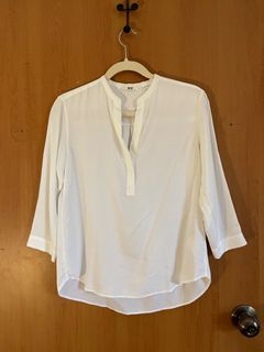 UNIQLO 3/4 Sleeve Rayon White Blouse
