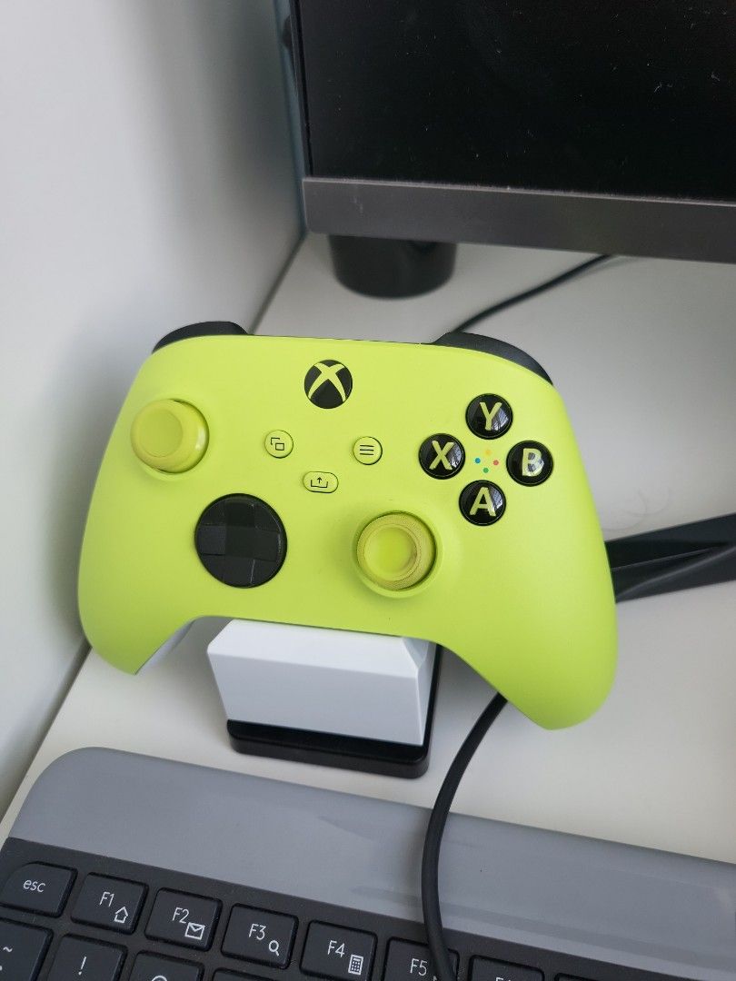 Xbox Series S with 2 controllers and Power A Battery Pack, Video Gaming