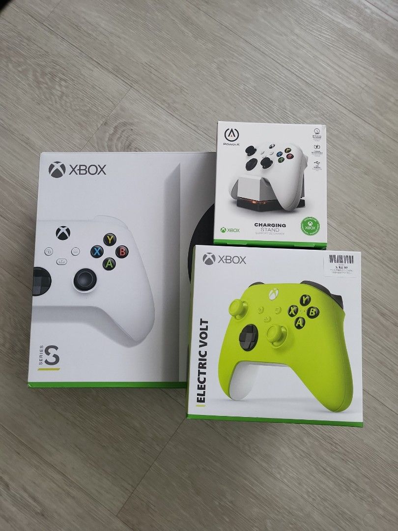 Xbox Series S with 2 controllers and Power A Battery Pack, Video Gaming
