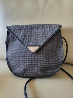 YanHo Luxury - Preloved Authentic YSL Vintage Sling Bag