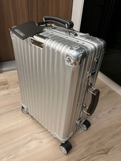 Brand New and Authentic Rimowa Essential Cabin in Matte Black, Hobbies &  Toys, Travel, Luggage on Carousell