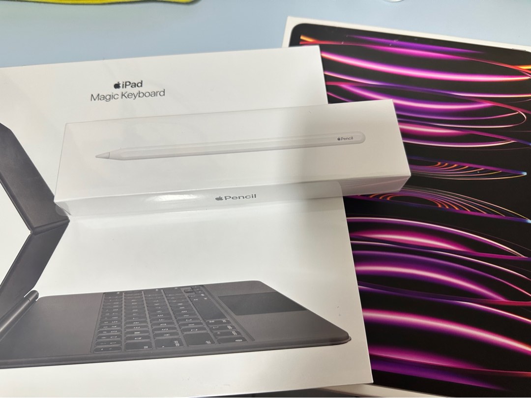 12.9-inch iPad Pro Wi-Fi + Cellular 256GB with pencil&keyboard