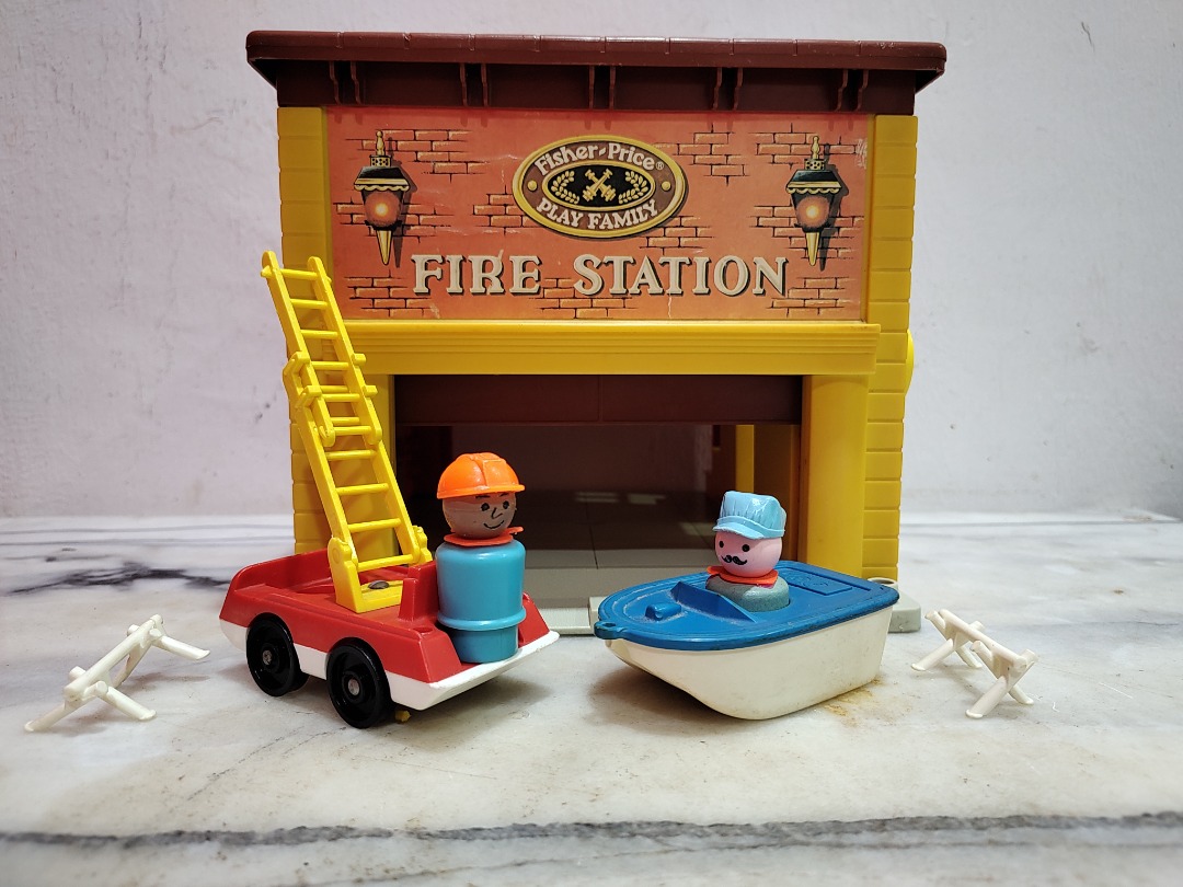 1979 made in Belgium Fisher Price fire station mainan toy vintage