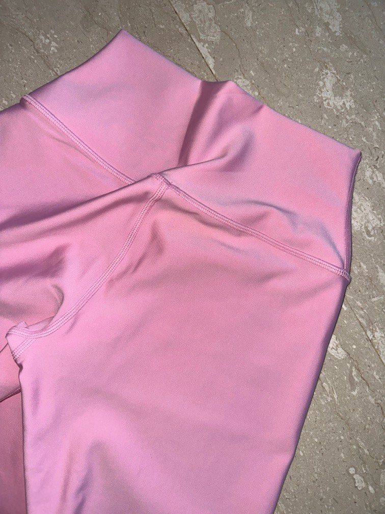 ALO YOGA 7/8 Airbrush Legging Pink Lavender XL, Women's Fashion, Activewear  on Carousell