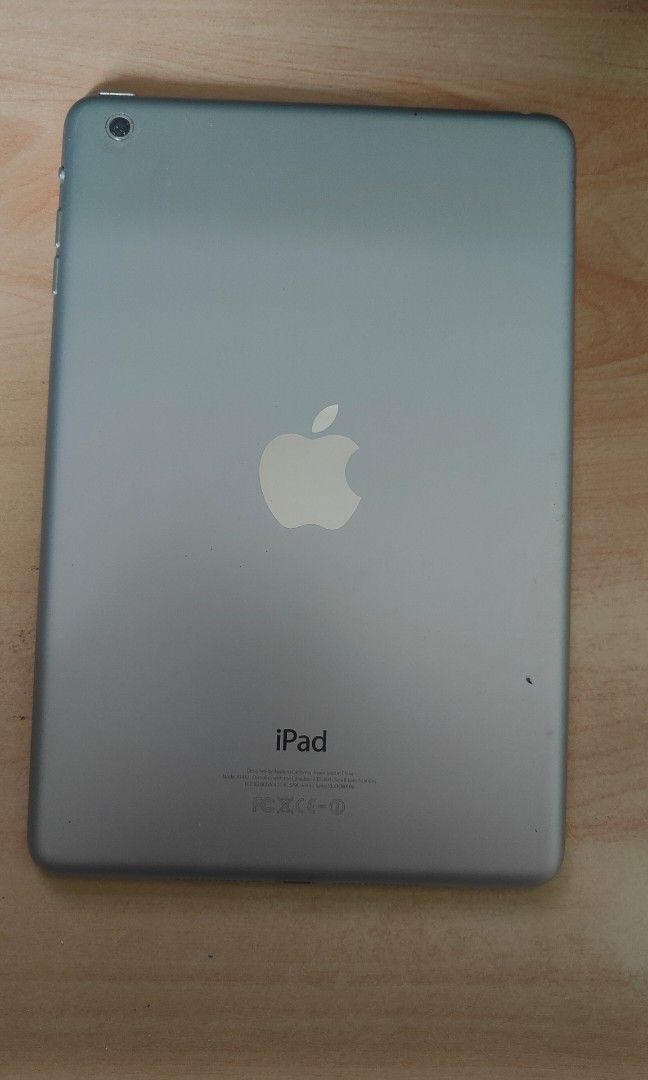 Apple iPad Mini 7.9in WiFi 16GB iOS 6 Tablet 1st Generation - Black & Space Gray