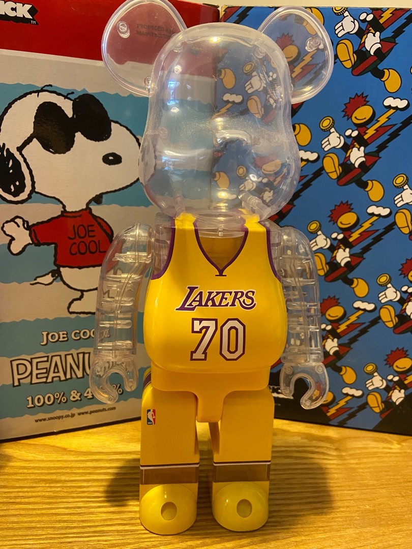 Bearbrick NBA 70週年x Milk 限定Lakers 400%, 興趣及遊戲, 玩具& 遊戲 ...
