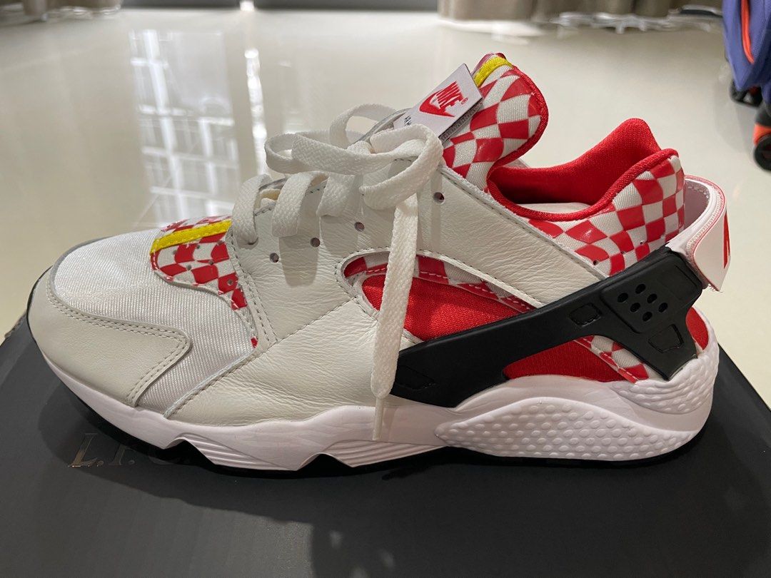 Huarache Supreme Nike, Women's Fashion, Footwear, Sneakers on Carousell