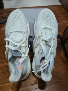 BNIB Ultraboost 22 light green uk8.5