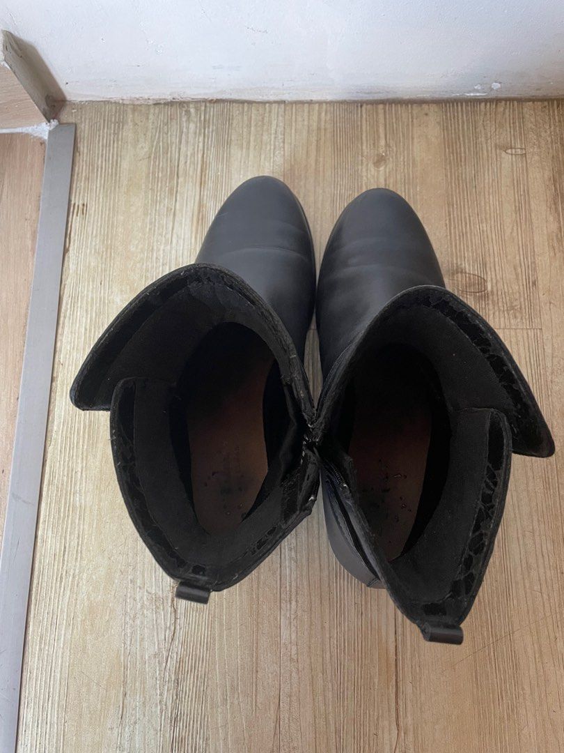 clarks black boots