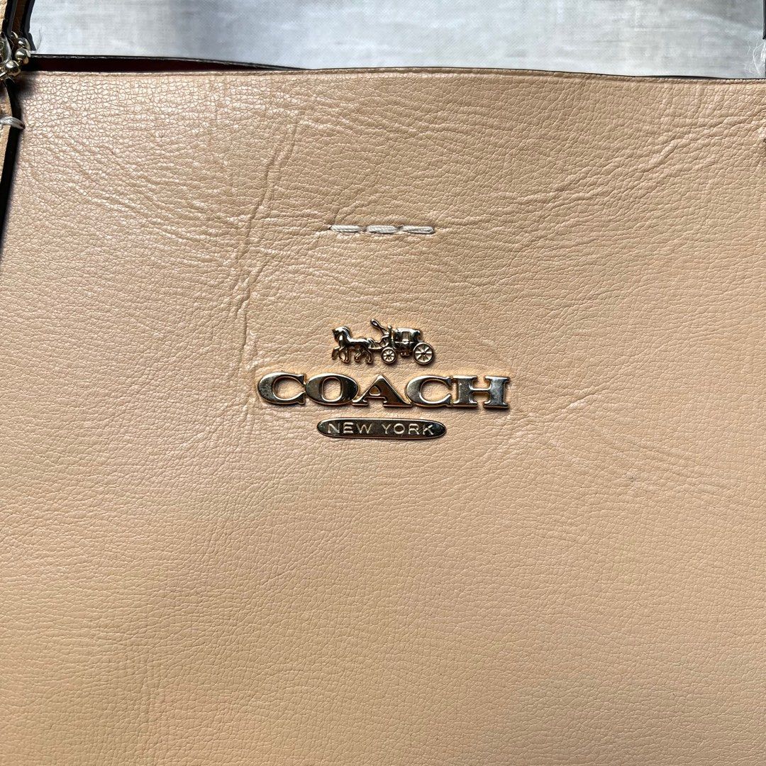 Coach Avenue Leather Tote Beechwood (Medium) (Category: Luxury Bags & Wallets) located in Floridablanca. Submitted by lj_domasian (Listing ID 1231947407, Image 2). Description: Original! Coach Avenue Leather Tote Beechwood (Medium) ₱2,700 Inclusion/s: None 𝑪𝒐𝒏𝒅𝒊𝒕𝒊𝒐𝒏: 8/10 - good condition ~ 𝐂𝐨𝐧𝐝𝐢𝐭𝐢𝐨𝐧 𝐝𝐞𝐬𝐜𝐫𝐢𝐩𝐭𝐢𝐨𝐧👇🏼 𝗘𝘅𝘁𝗲𝗿𝗶𝗼𝗿: Color is so versatile with outfits; can be a beachbag, everyday bag, and such. Leathe