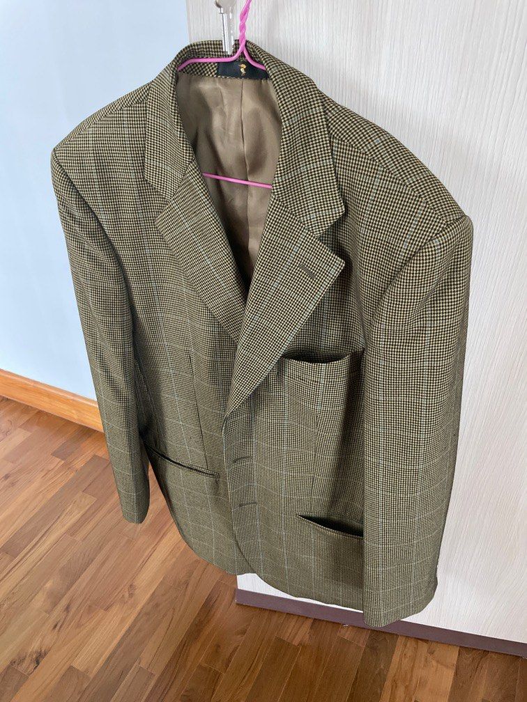 Jacket (Category: Coats, Jackets and Outerwear) located in Singapore. Submitted by sunnybun (Listing ID 1231816950, Image 1). Description: Wore once for work function .