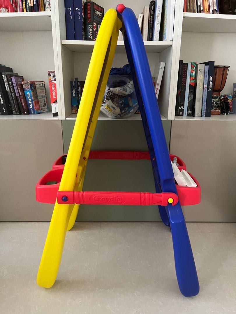 Crayola 2 sided easel 4 in 1 dry erase, chalkboard & painting