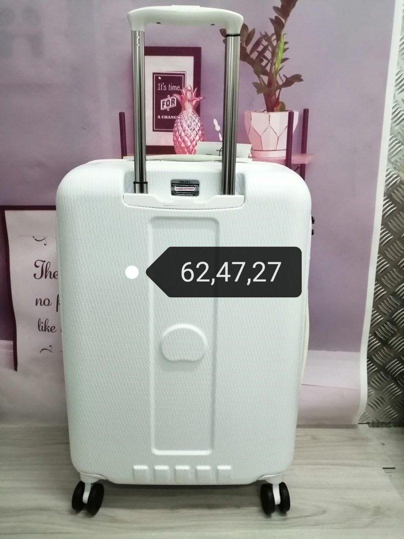 Delsey 24 inch white luggage 62 x 47 x 27cm, 興趣及遊戲, 旅行, 旅遊 旅行必需品及用品