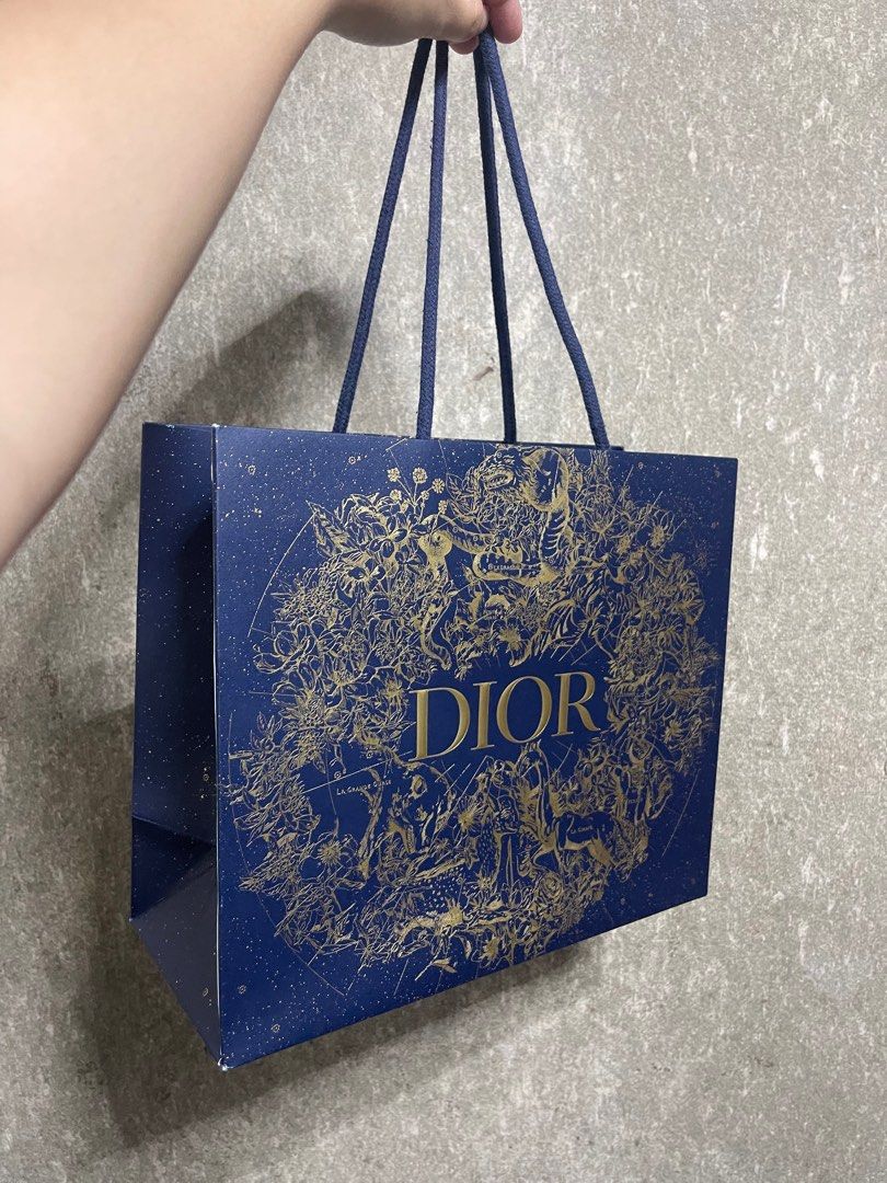 dior paper bag medium event 2022 (Category: Luxury Bags & Wallets) located in Makati City. Submitted by darlenesamson2 (Listing ID 1231917074, Image 3). Description: got this from my purchase in japan dior beauty. limited edition paper bag for 2022 holiday.