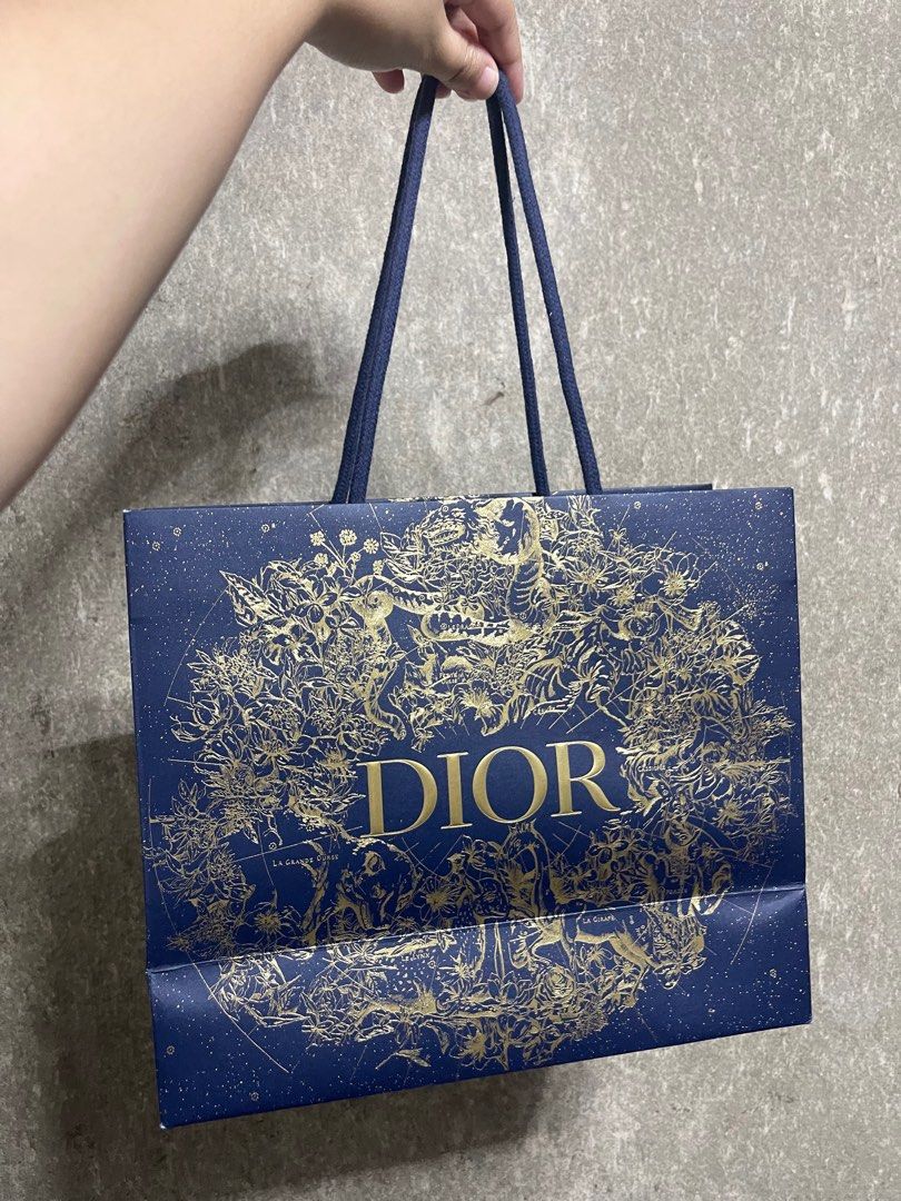 dior paper bag medium event 2022 (Category: Luxury Bags & Wallets) located in Makati City. Submitted by darlenesamson2 (Listing ID 1231917074, Image 1). Description: got this from my purchase in japan dior beauty. limited edition paper bag for 2022 holiday.